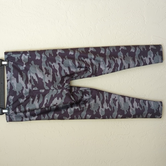 Onzie Flow Camouflage 3/4 Length Leggings Size Large - Picture 4 of 8